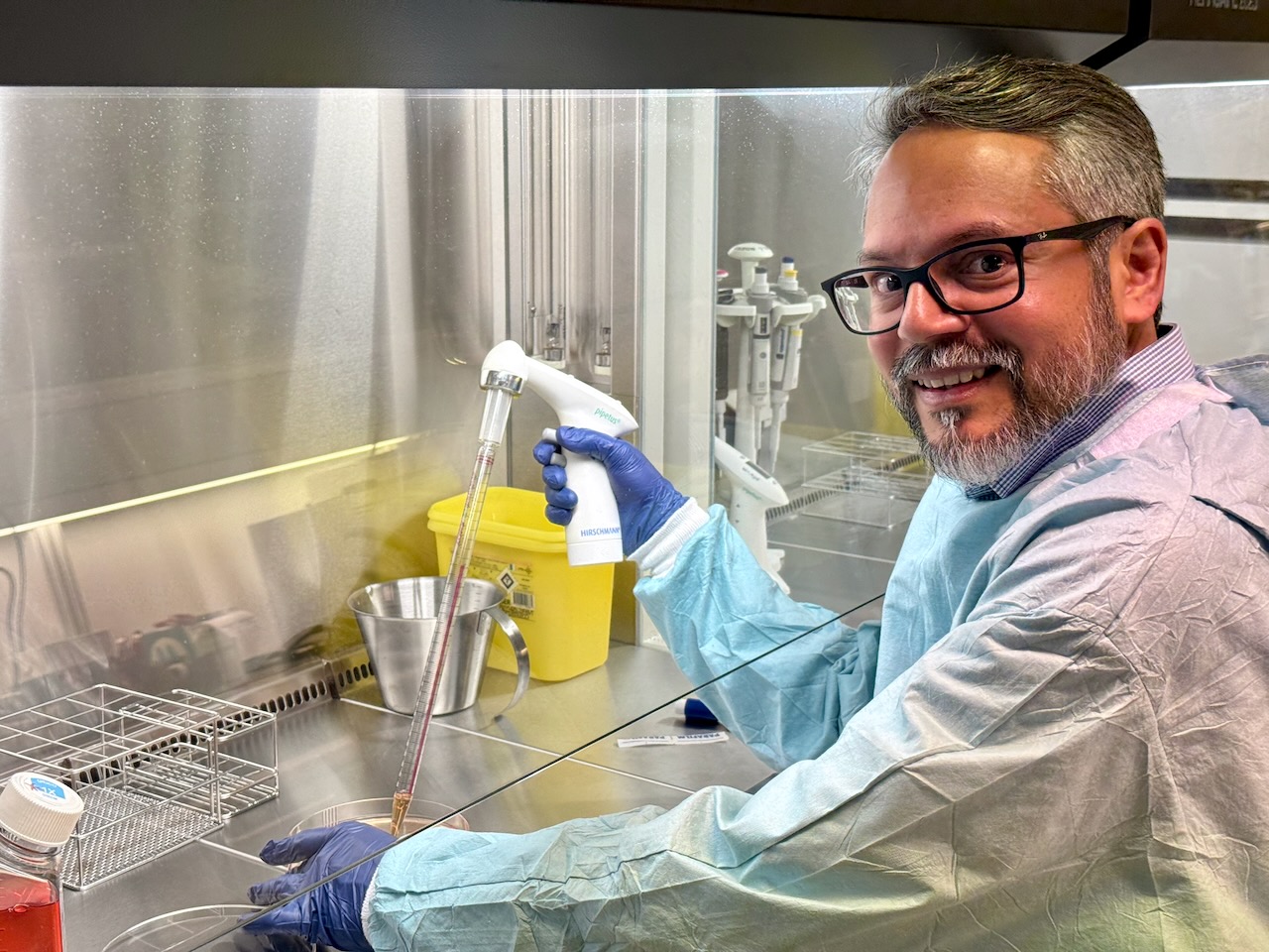 Rajeevkumar Raveendran Nair i laboratoriet sitt på Kavli-instituttet NTNU